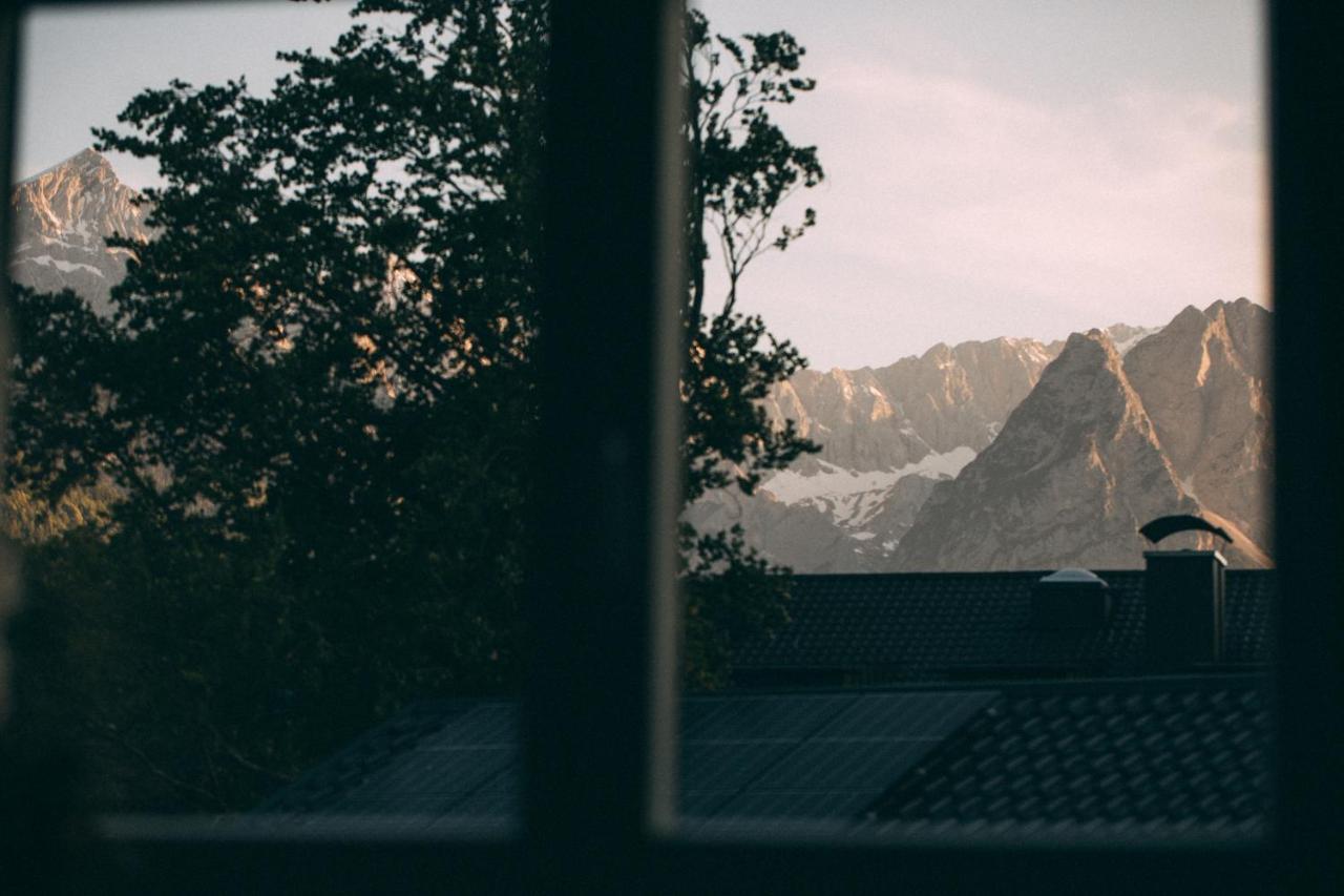 Boutique Chalets Alpi - Private Sauna & Cinema Garmisch-Partenkirchen Bagian luar foto